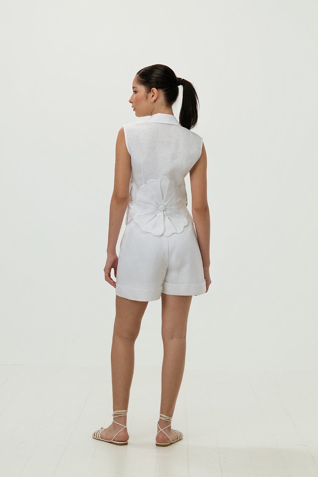 Cayena Linen Tailored Shorts
